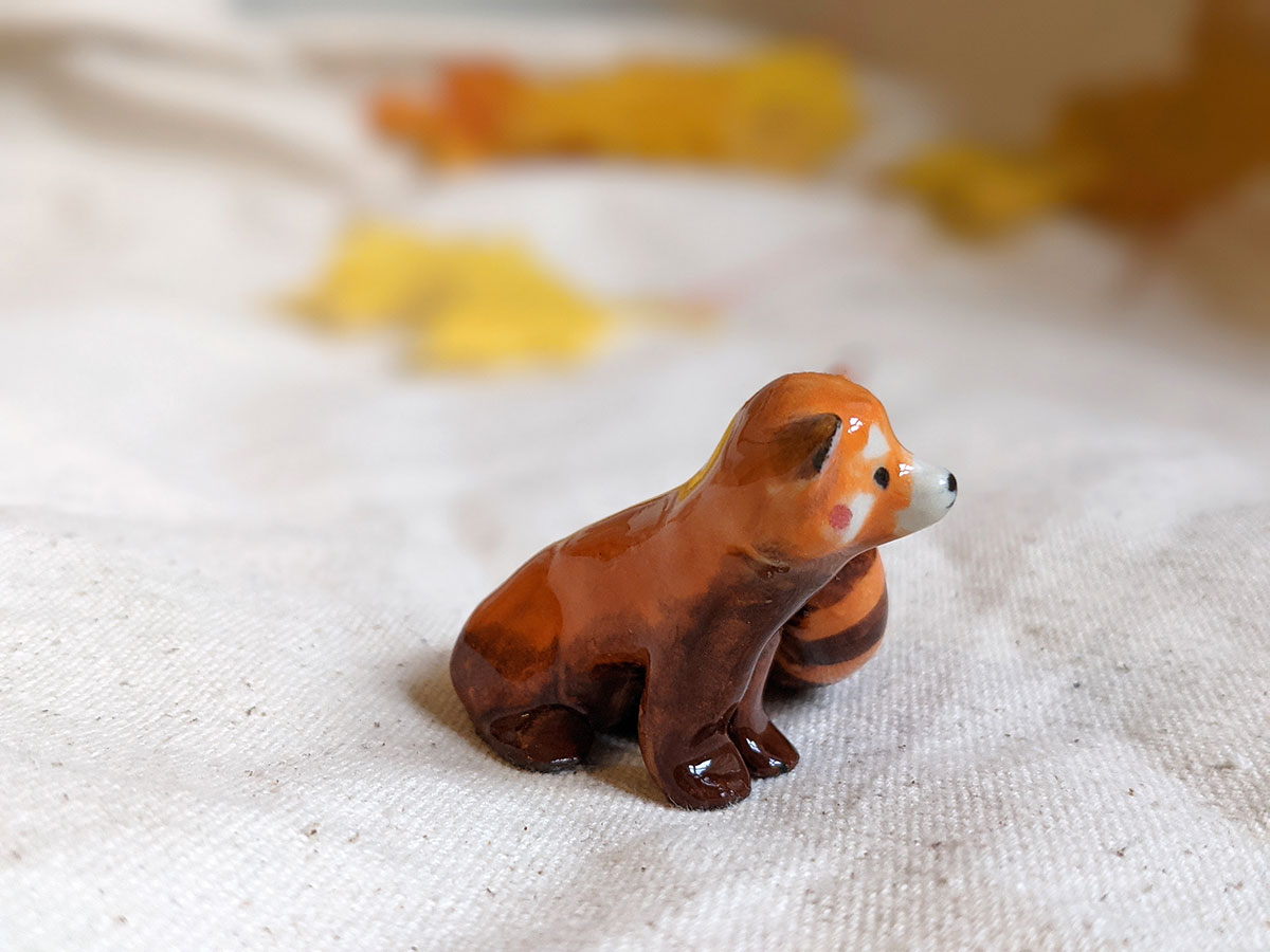 https://www.kness.fr/wp-content/uploads/2020/12/red-panda-porcelain-figurine-2.jpg