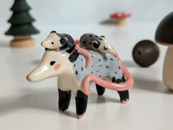 figurine opossum mama and babies