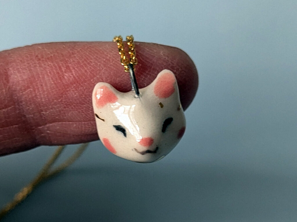 pendant porcelain white cat with gold