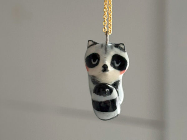 Pendentif Porcelaine - Raton Laveur – Image 2