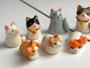 mini cat tea pet figurine