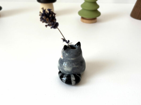 Figurine - Whiskers Vase - Raccoon - Image 2