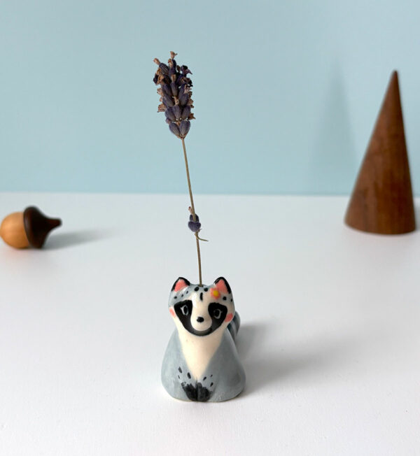 Figurine - Whiskers Vase - Raccoon - Image 2