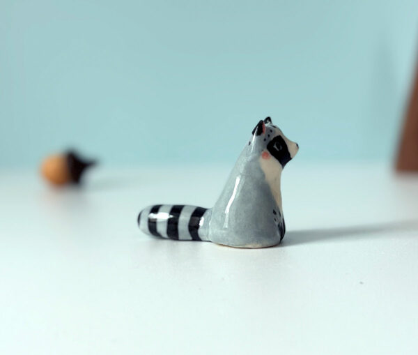 Figurine - Whiskers Vase - Raccoon - Image 7